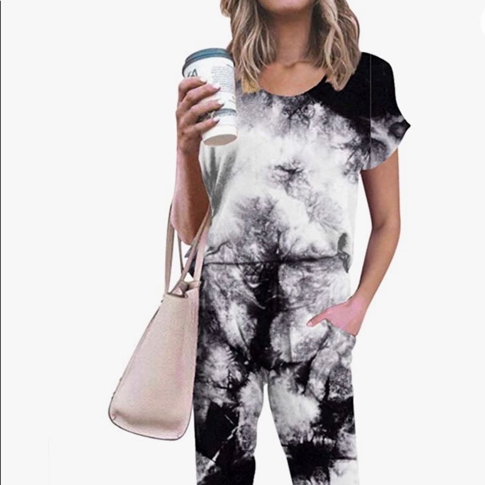 Women’s Black and White Jogger set